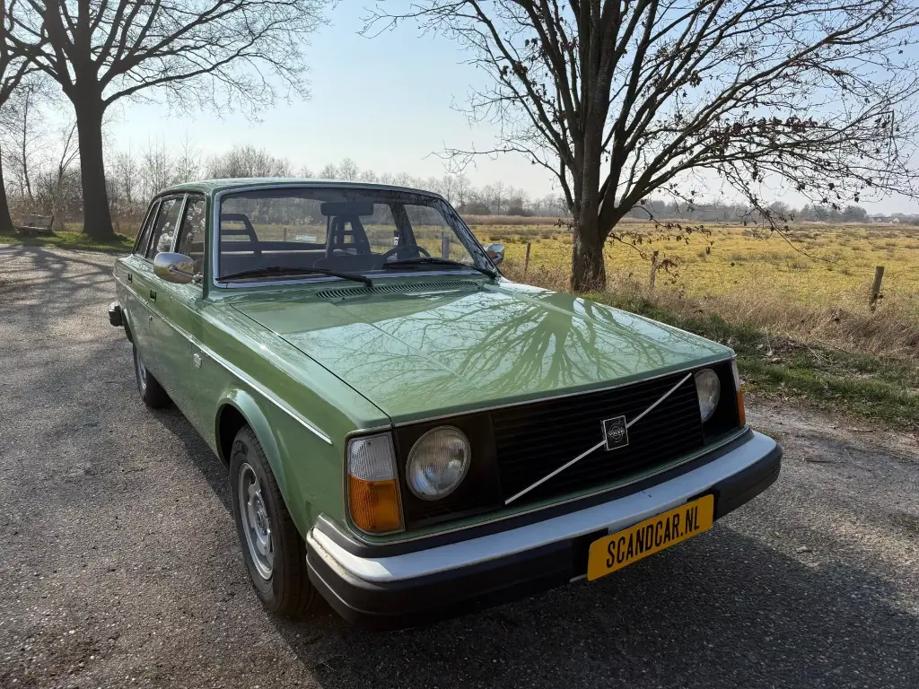 Volvo-244-2-1-DL-9.webp