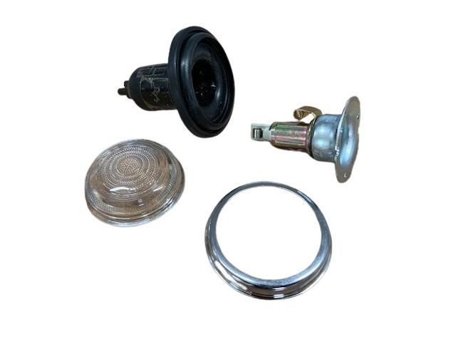  Volvo Blinklys PV444+P445 til komplet blinklys (kant + glas + reflektor + gummi) venstre eller højre Volvo varenummer 651801