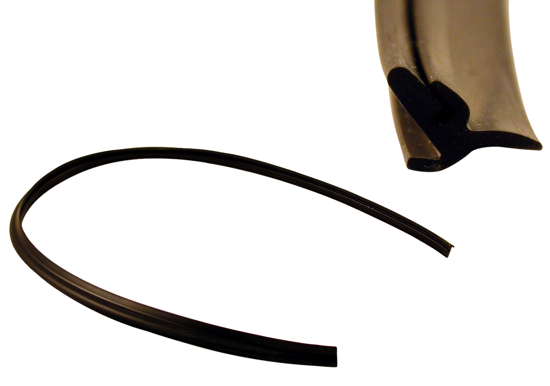 [670820]  Volvo Gummiskraber gummi 140+240 2 dørs 142+242 262 1973+ 164 (91cm) (1213117) Volvo varenummer 670820