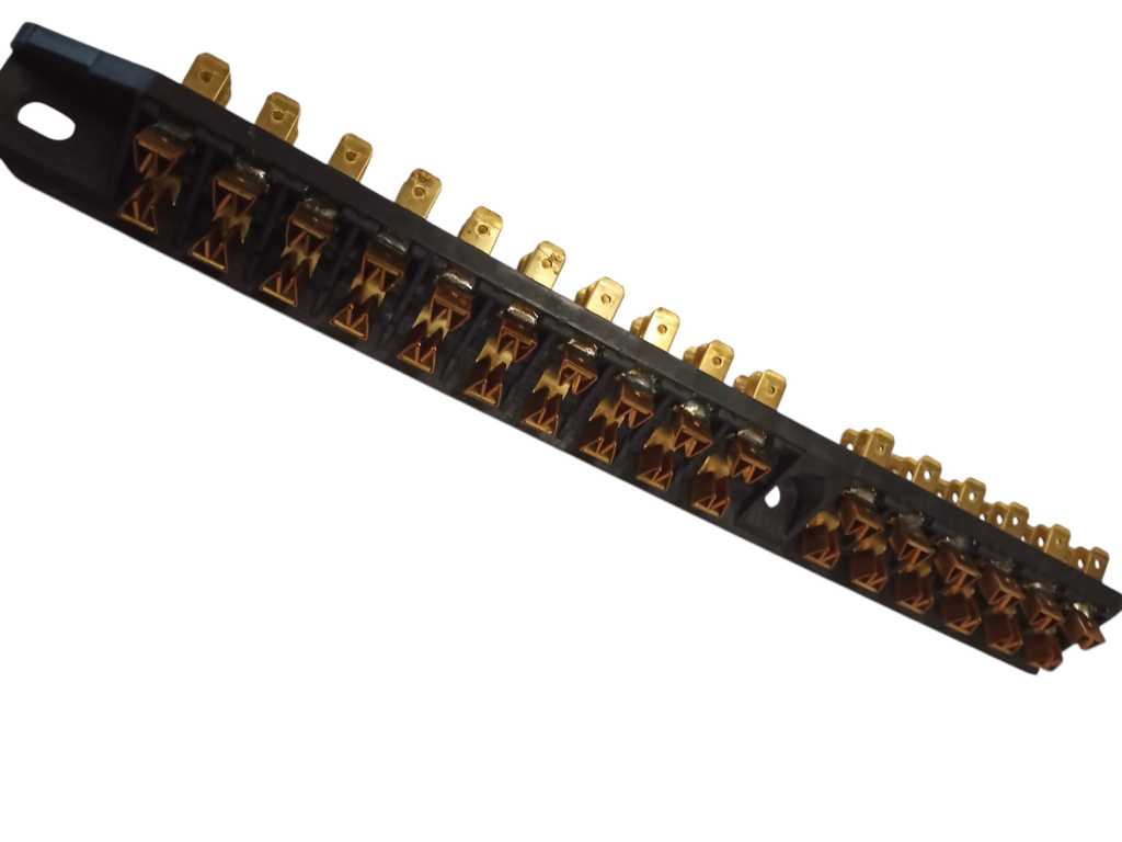  Volvo Sikringsboks 240+260 1991+ forbedret version med stiksikringer Volvo varenummer 3544178