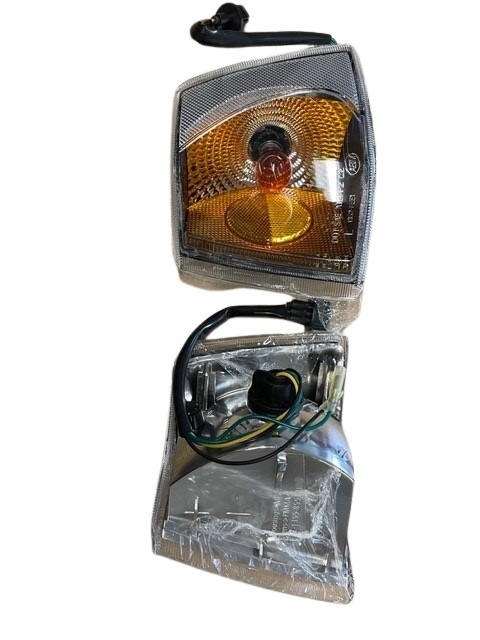  Volvo Blinklyssæt Volvo 850 Sort Styling USA Venstre og højre inkl. beslag 125 mm høj Volvo varenummer 35430150