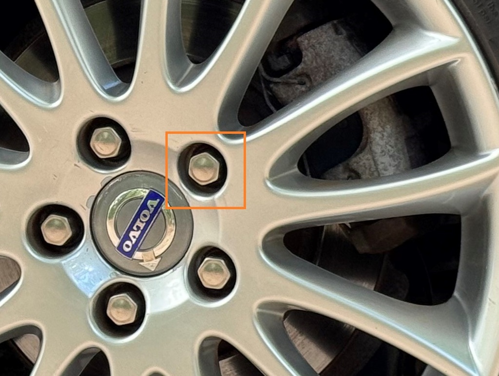  Volvo Hjulmøtrikkappe Krom V50 S40 C70 C30 Volvo Varenummer 31423906