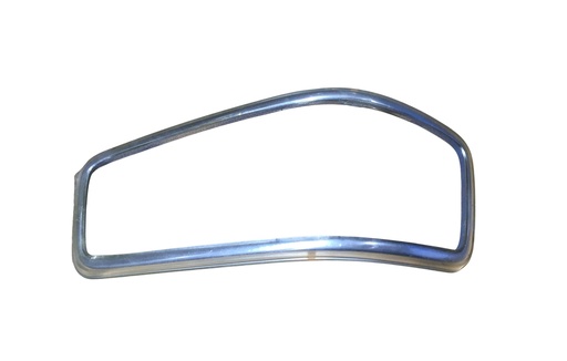 [681165]  Volvo Blinklysfælg 140 Højre Krom NOS Volvo varenummer 681165