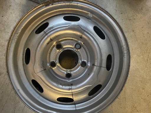 [670429_Used-1] Steel Rim 4 x15 inch for Amazon+PV544+Duett Volvo Part 670429